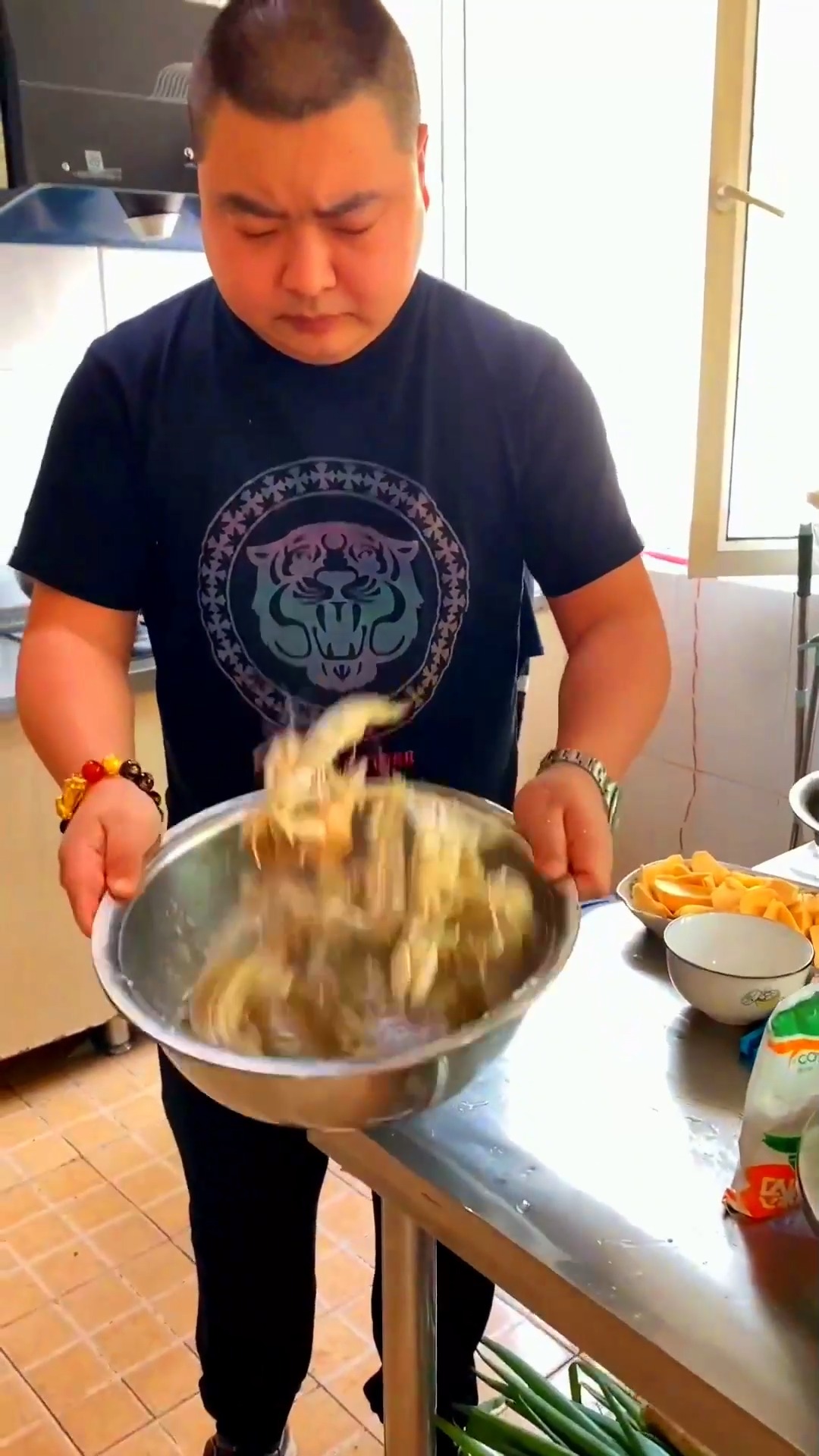 家庭聚会烧烤海鲜样样俱到，夏天的快乐！第三集