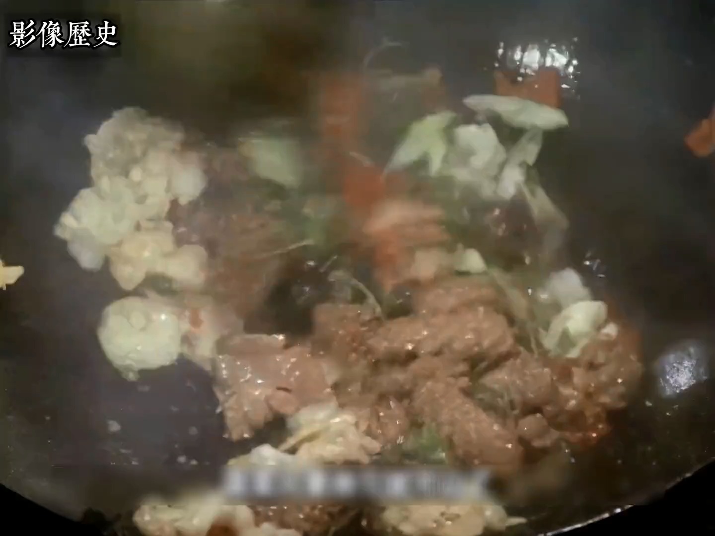 80年代大厨制作爆炒虾腰影像：色香味俱全的一道菜，简直能把人馋哭！