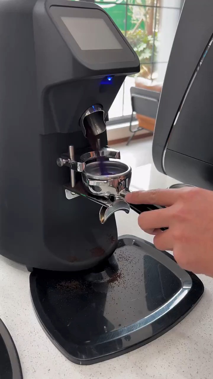 铁汁： #沉浸式 #咖啡制作全过程 #latte艺术