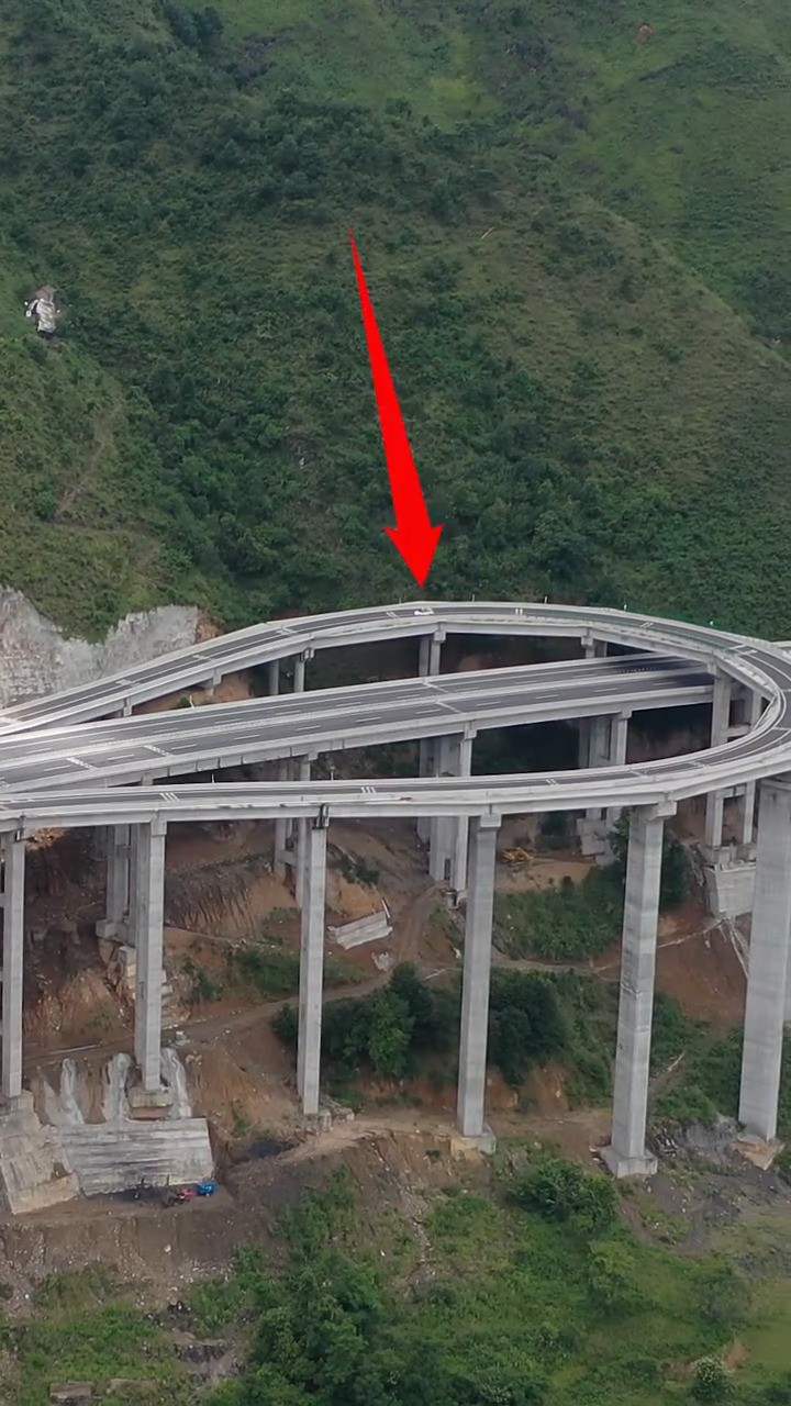 贵州发现一条可以掉头的高速公路，这设计真是太人性化了