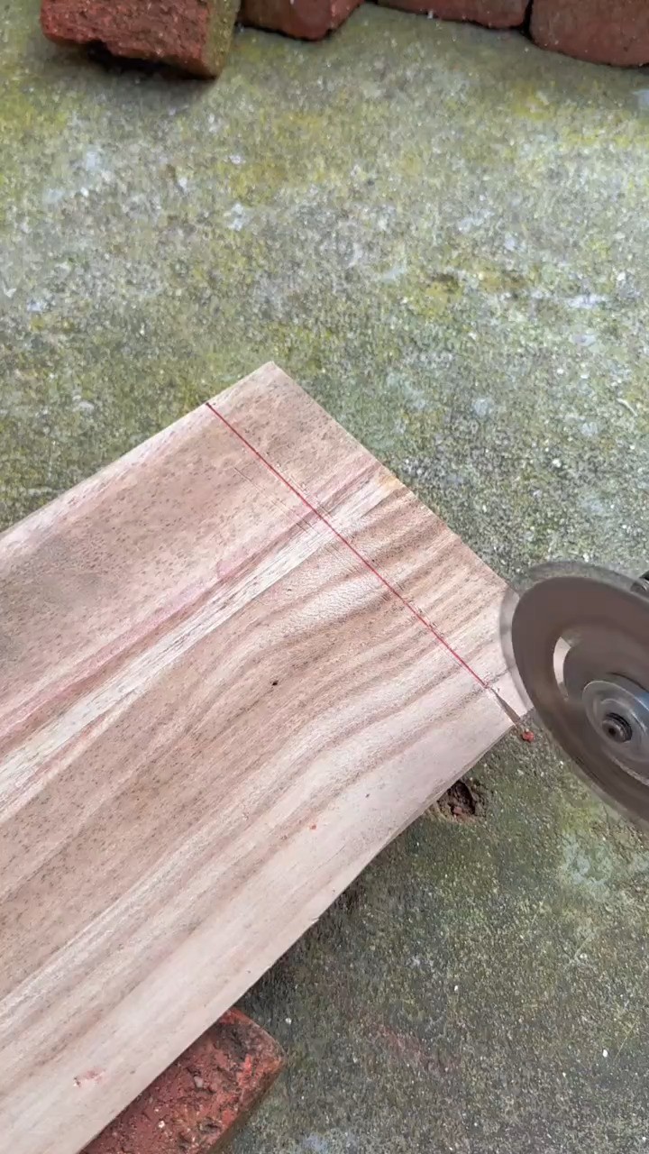 #家装水电 角磨机切割支架 轻松切割木板