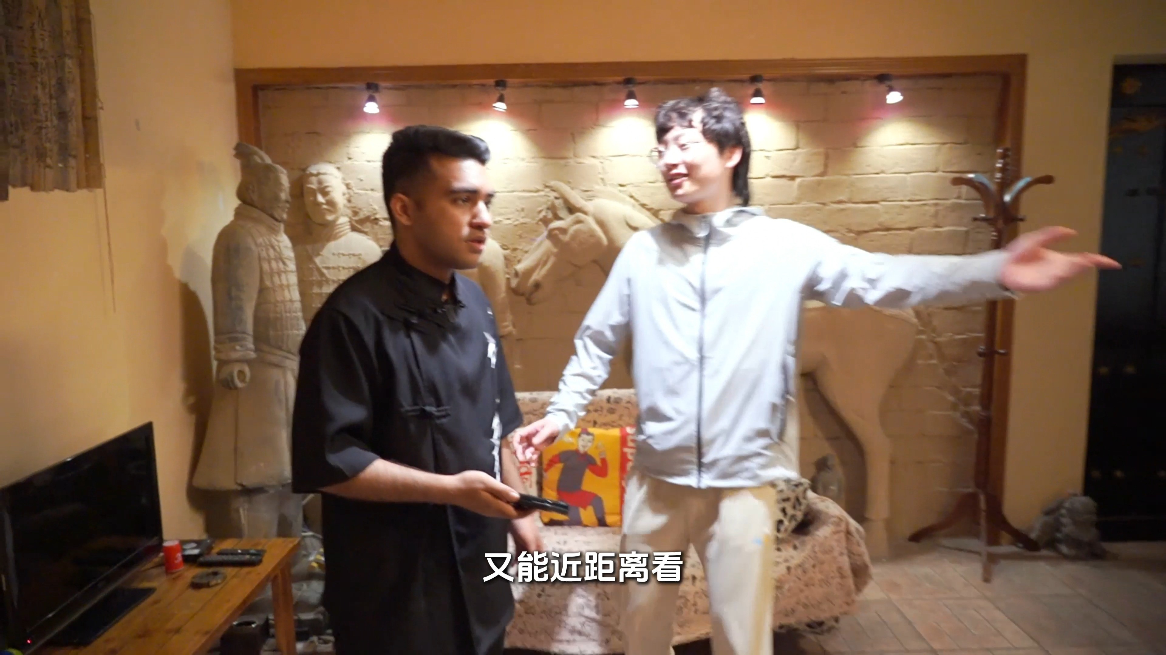 中国小伙整蛊迪拜老哥，带他住西安兵马俑酒店，老哥：大可不必#生活#旅游#西安