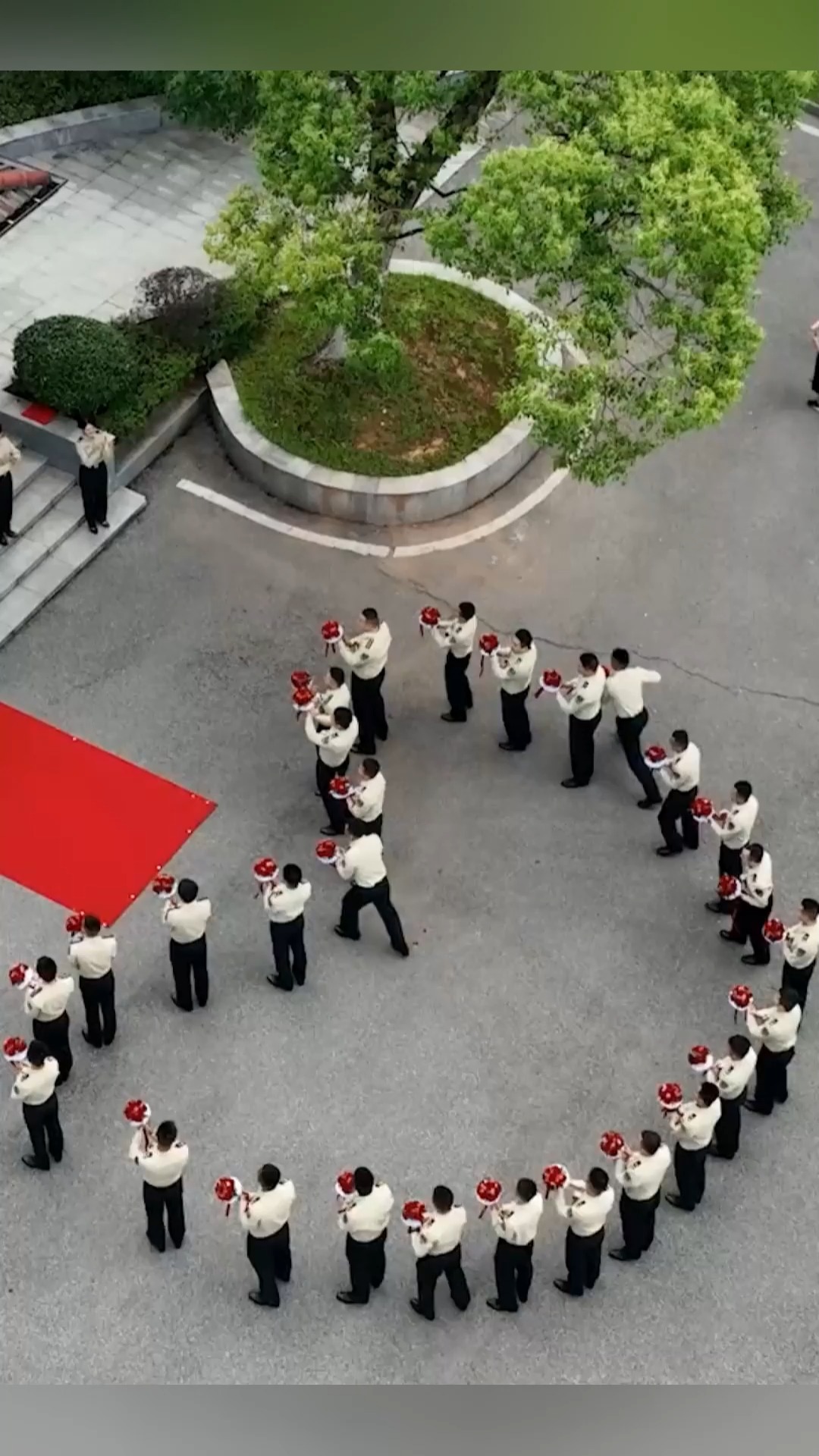 近日 火箭军某部 举行集体婚礼暨军地联谊活动 