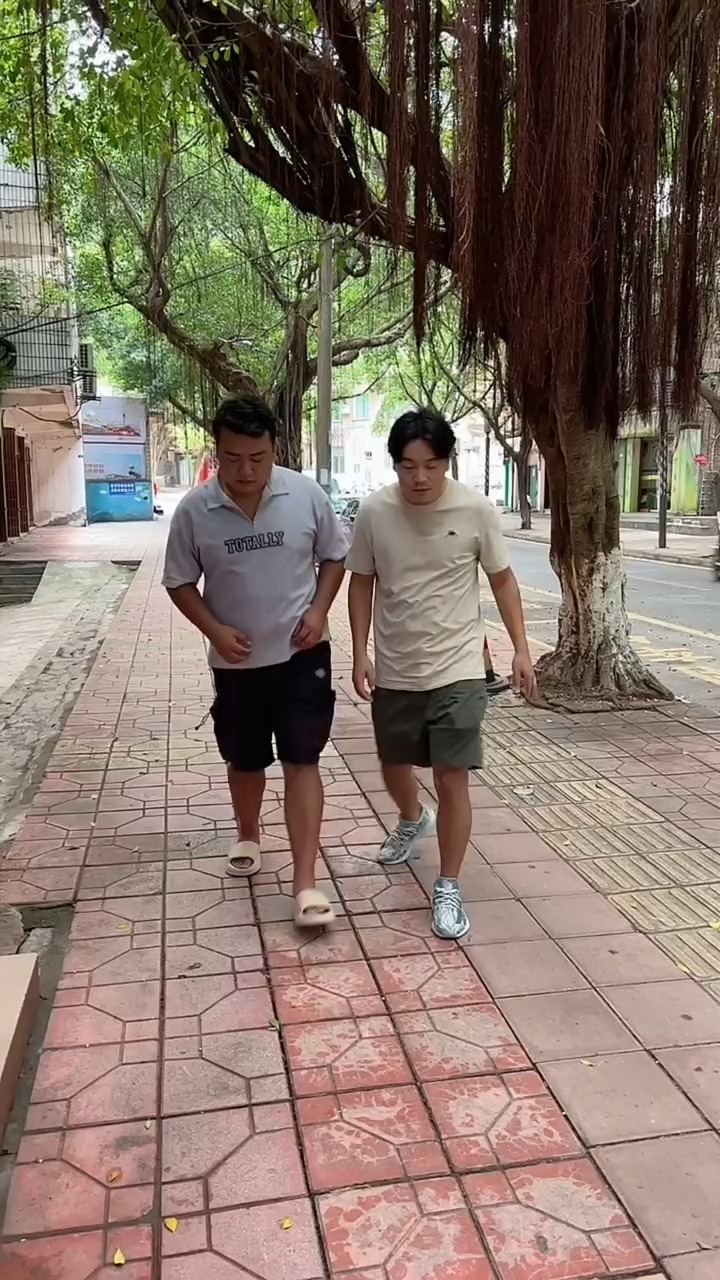 还好我们两个及时发现 帮老板减少了损失!#小德子#百万视友赐神评