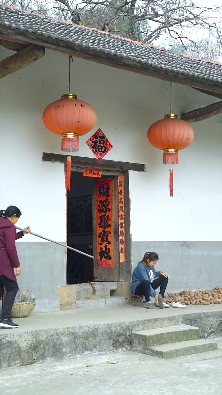 你见过大山里的拐枣吗,原来还可以这么吃,美食趣味计划,姥姥给你上一课,拐枣