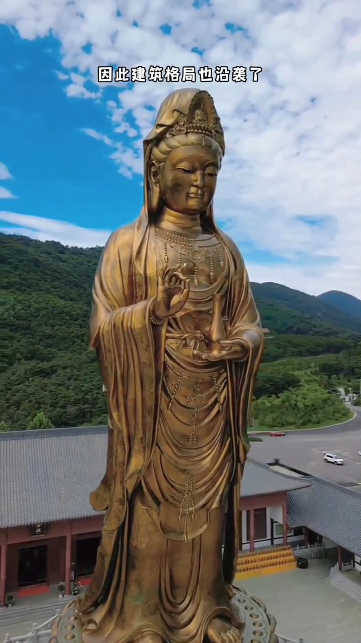 这里是被美誉为“辽南第一寺”的横山寺,是我国长江以北最大的佛教寺院,建筑面积达12000平方米,始建于汉,兴盛于明清,后毁于战火,03年重建.#...