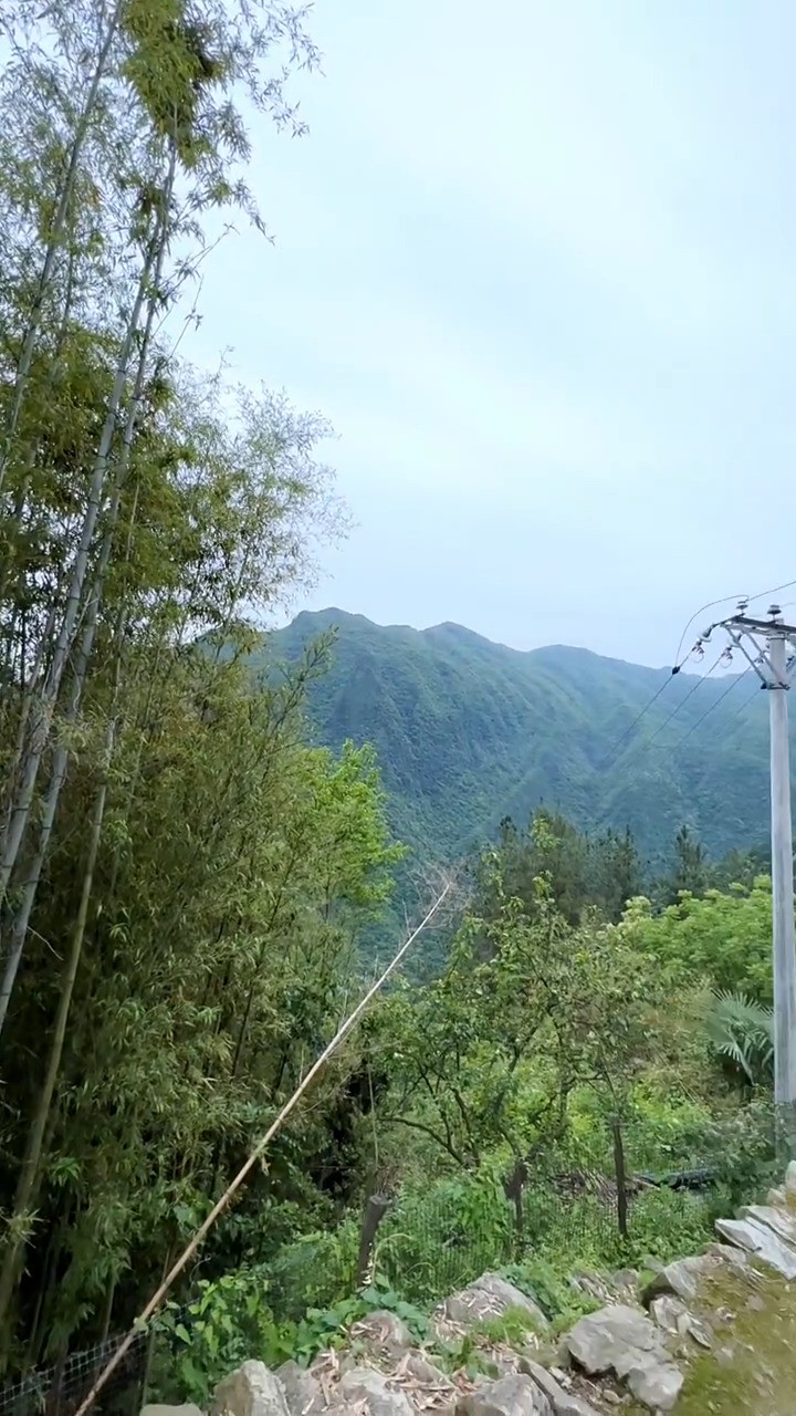 穷人眼里的荒凉,富人眼里的天堂,诗人笔下的远方,游子心中的故乡!