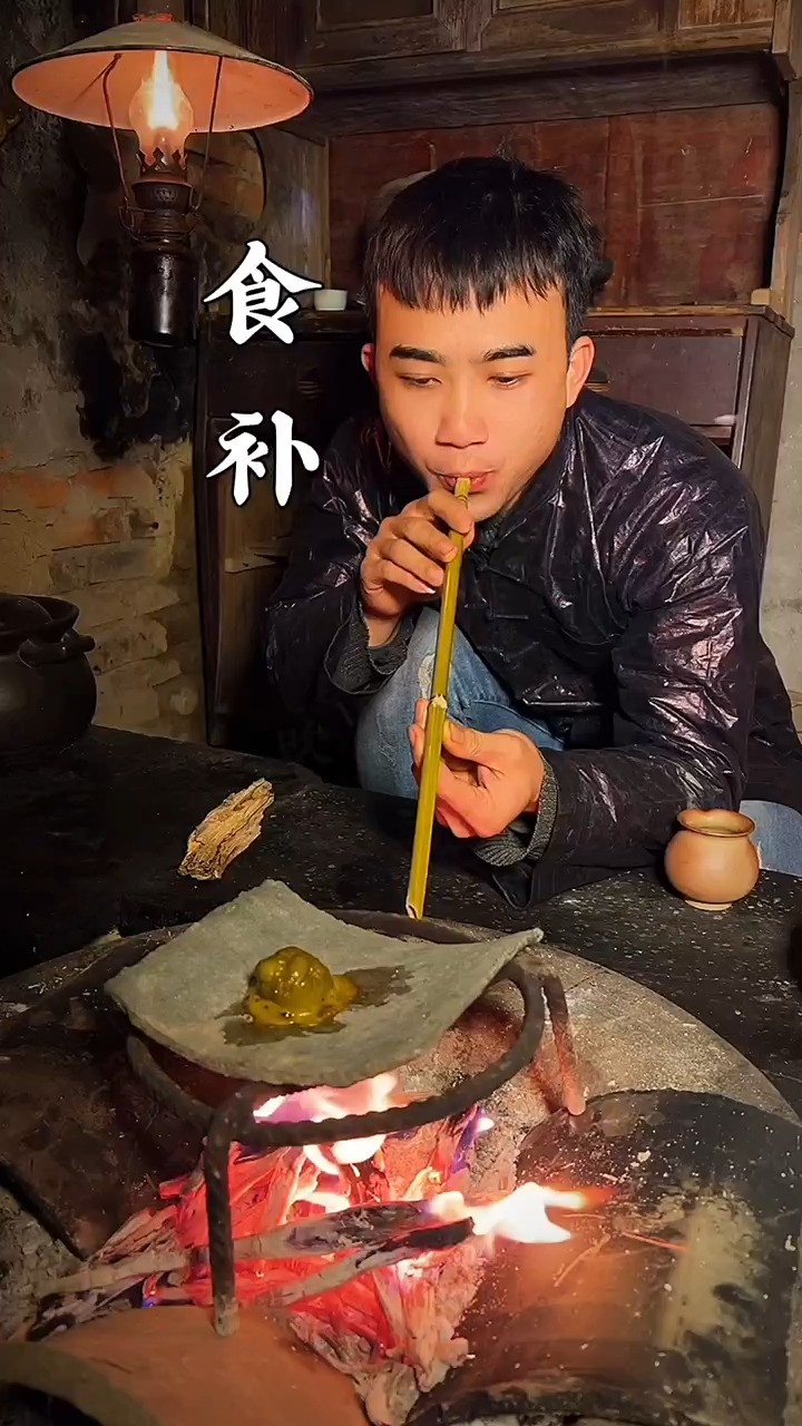 书中曾有记载:古人常用猪胆取汁,胆皮制沫,加鸡蛋同蒸.食之虽苦,却有很多价值!