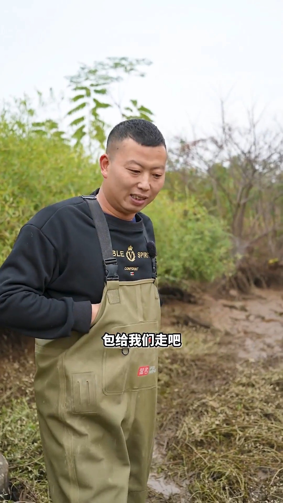 花1000包下一口鱼塘,里面的红鲤鱼清澈可见,大家感觉到底能上多少货?第二集