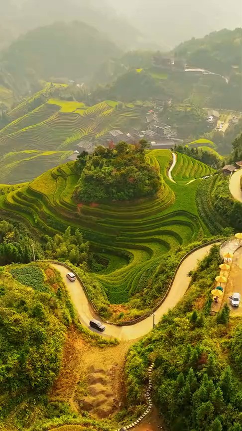 感受龙脊梯田的魅力吧,一片片梯田绕山间