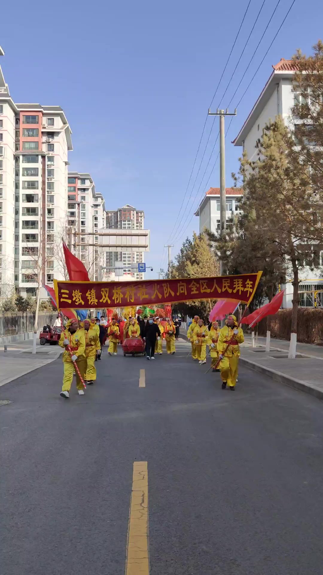 吉祥社火进企业 龙腾狮跃送祥瑞