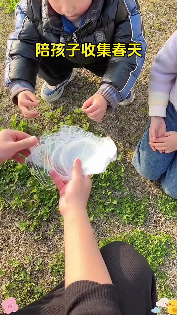 春暖花开的时节,周末带孩子去户外,一起动手制作漂亮的植物书签,一起感受四季变化2