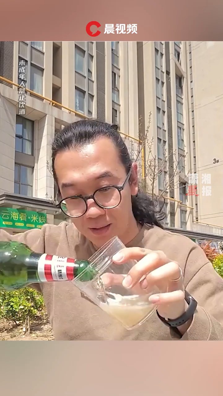 百万粉丝博主“飞飞一杯酒”去世,年仅34岁,个人简介是“喝过几千款,永远差一杯”