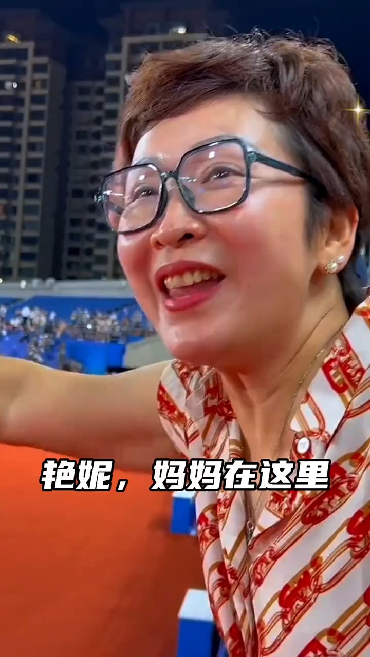 全国父老乡亲都在为女儿加油打气,吴妈妈太骄傲了!