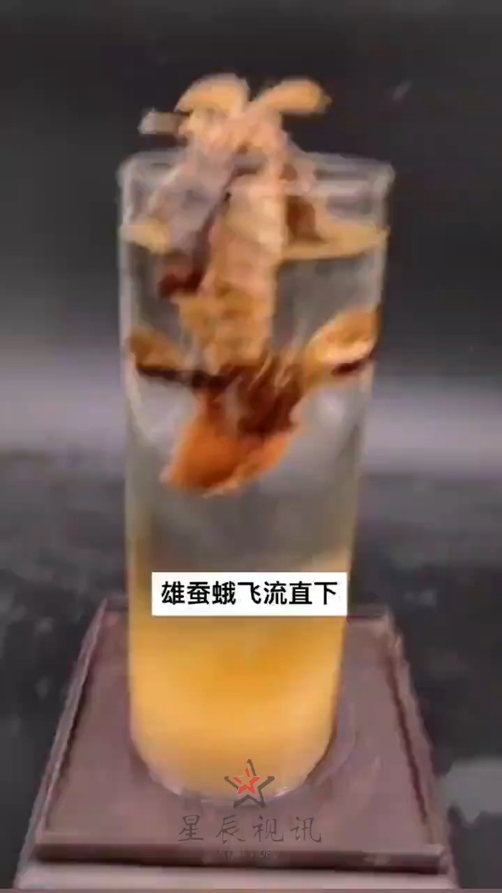 雄蚕蛾飞流直下