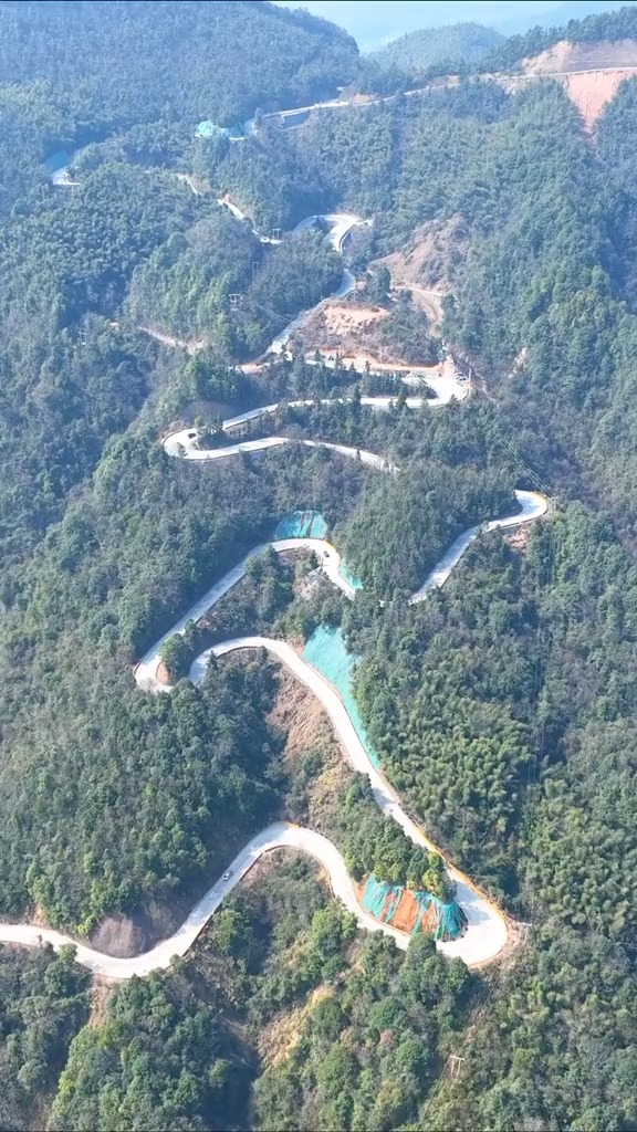 湖南郴州宜章大山深处,九曲回肠宛如秋名山,隧道打通后,这条网红公路可能被众人彻底遗忘