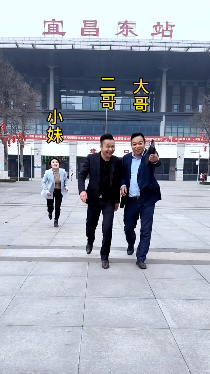 两个哥哥从小就疼我,如今他们都结婚了,没想到他们更疼我了,亲情是上天恩赐的最好的礼物