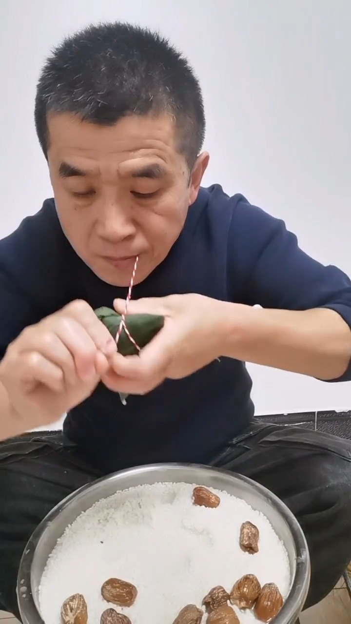 教大家包粽子 