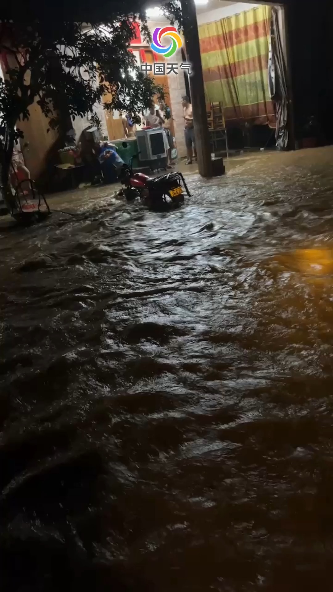 内涝了!广西贵港部分地区现强降雨